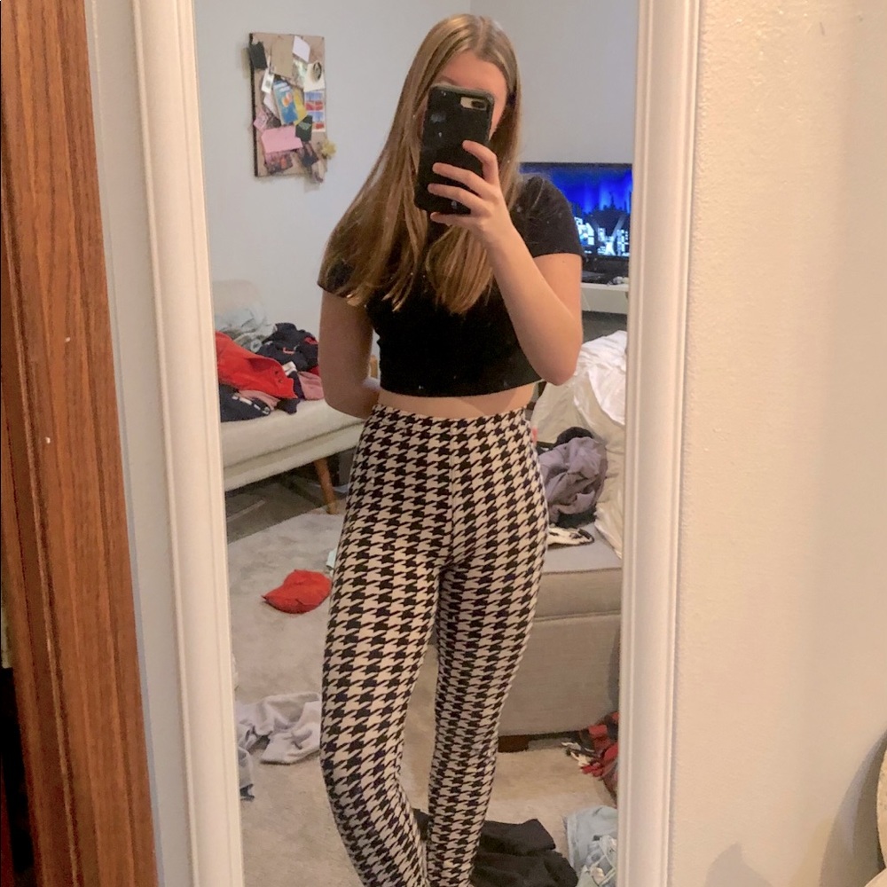 Super cute houndstooth pattern leggings